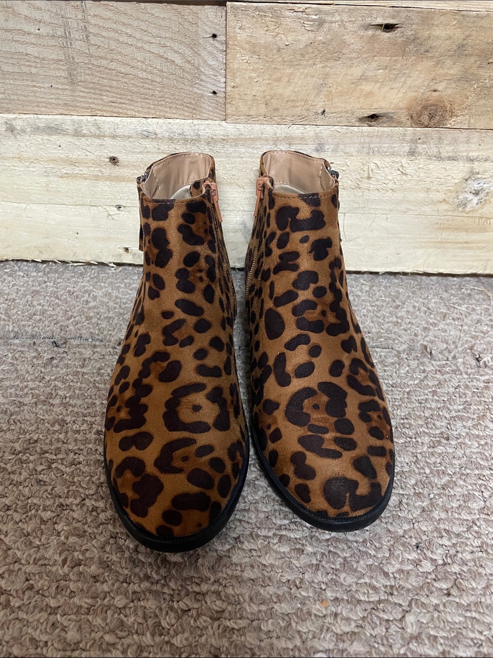 Time and Tru size 9 Leopard Print Flat Heel Chelsea Boots - Brown and Black